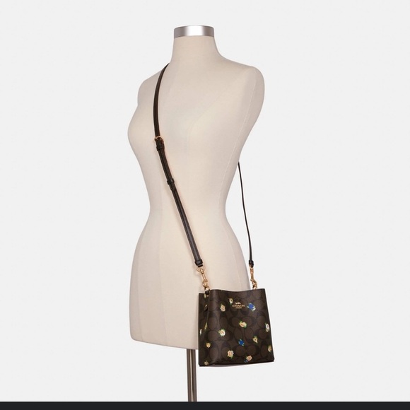 Nwot Mini Town Bucket Bag In Signature Canvas With Vintage Mini Rose Print - Picture 6 of 9